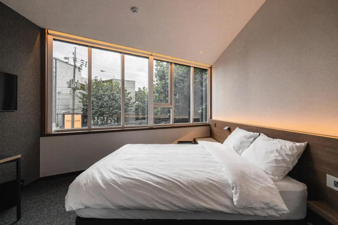 Pillowsopher Hongdae Seoul Exterior photo