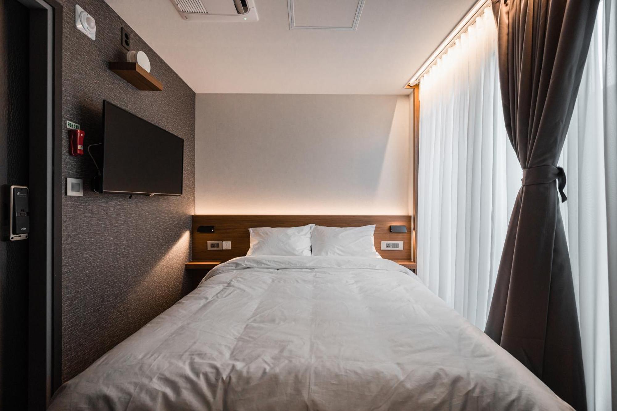 Pillowsopher Hongdae Seoul Exterior photo