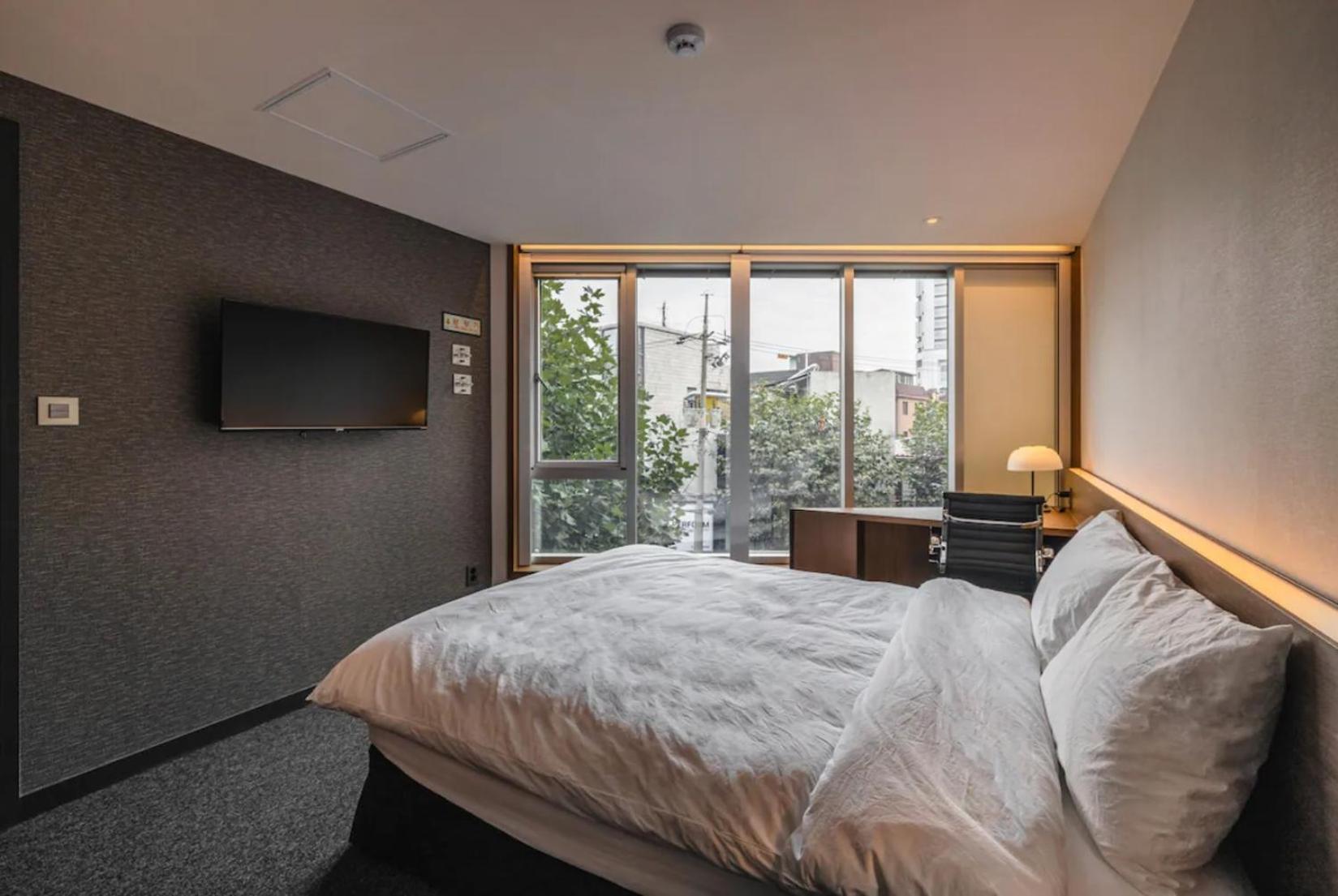 Pillowsopher Hongdae Seoul Exterior photo